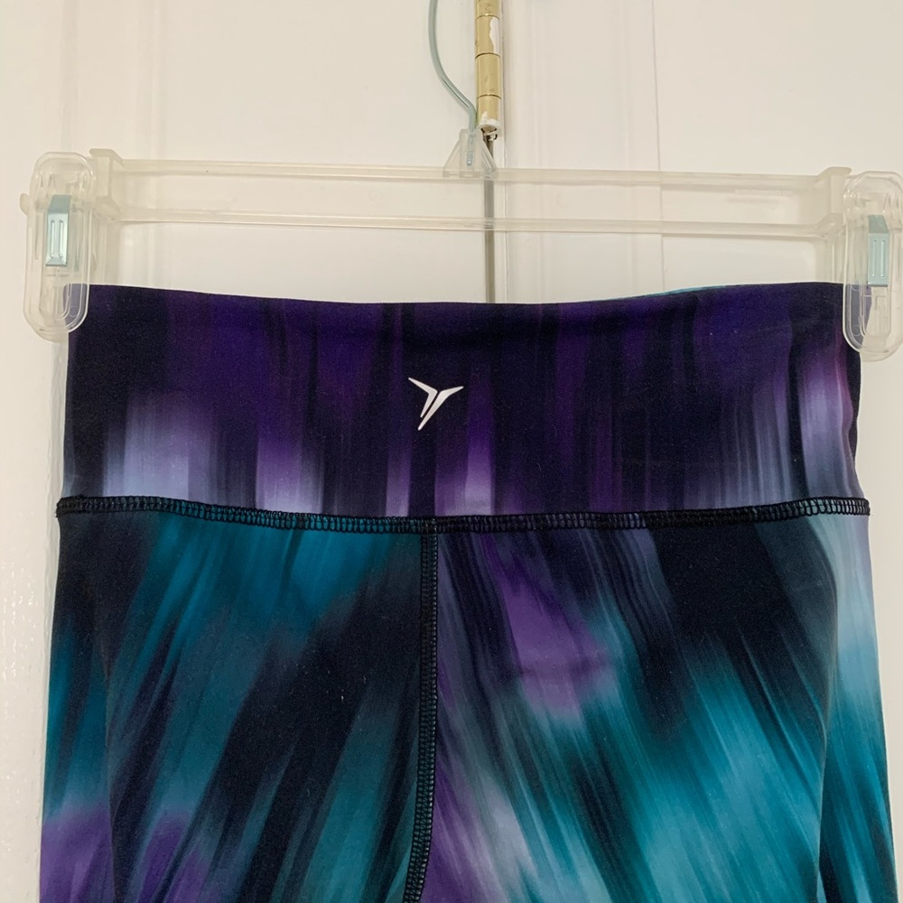 Patterned Athletic Leggings from Old Navy - Picture 3 of 5